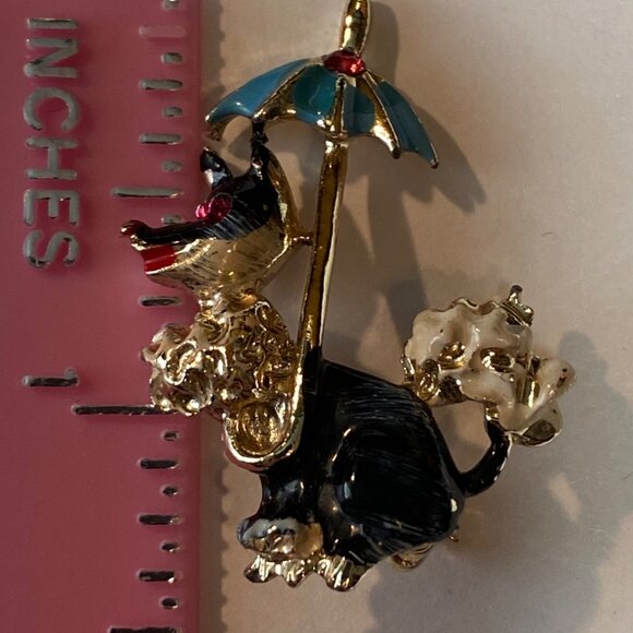 Vintage Poodle Brooch With Blue Umbrella & Rhinestone Eyes J0134 - Picture 11 of 16